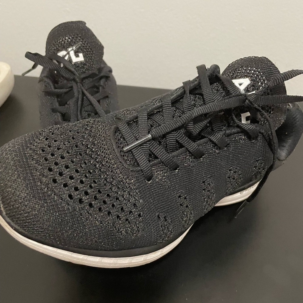 APL techloom PRO running sneakers